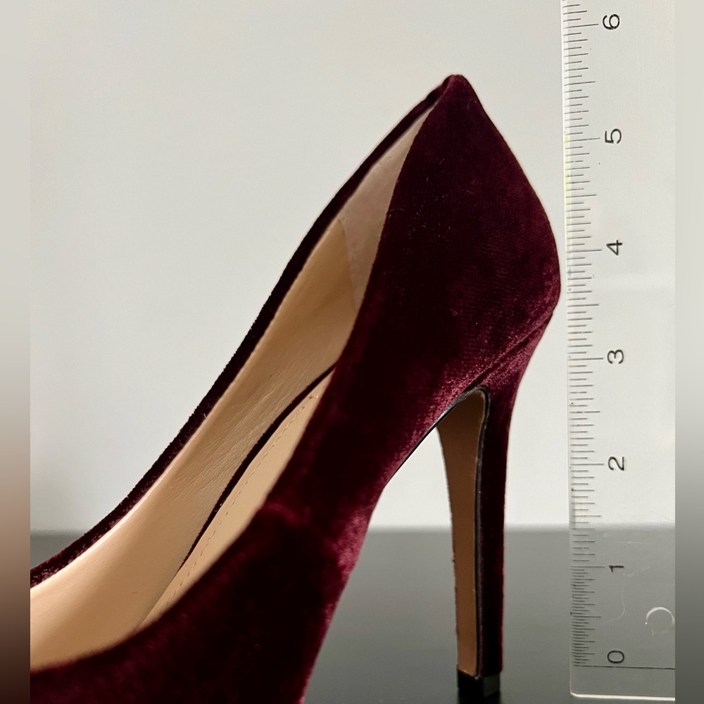 Vince Camuto Burgundy Velvet Pumps Heels 3.5” Size 5.5 - Elegant Party Holiday - Picture 10 of 10